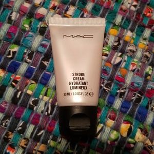 MAC strobe cream
